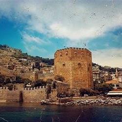 برج سرخ ( قرمز ) آلانیا + جاهای دیدنی 